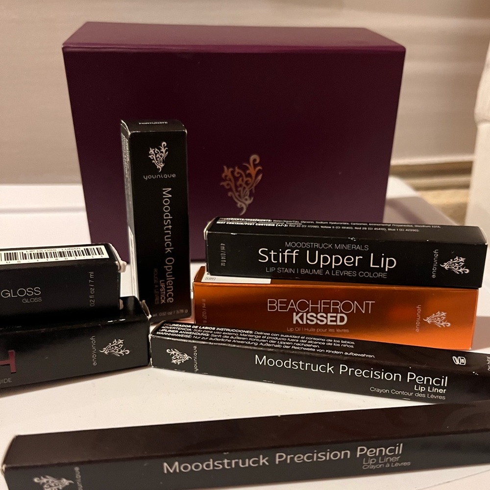 Younique lip bundle at huge discount!